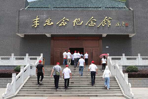 參觀(guān)李先念紀(jì)念館 .JPG